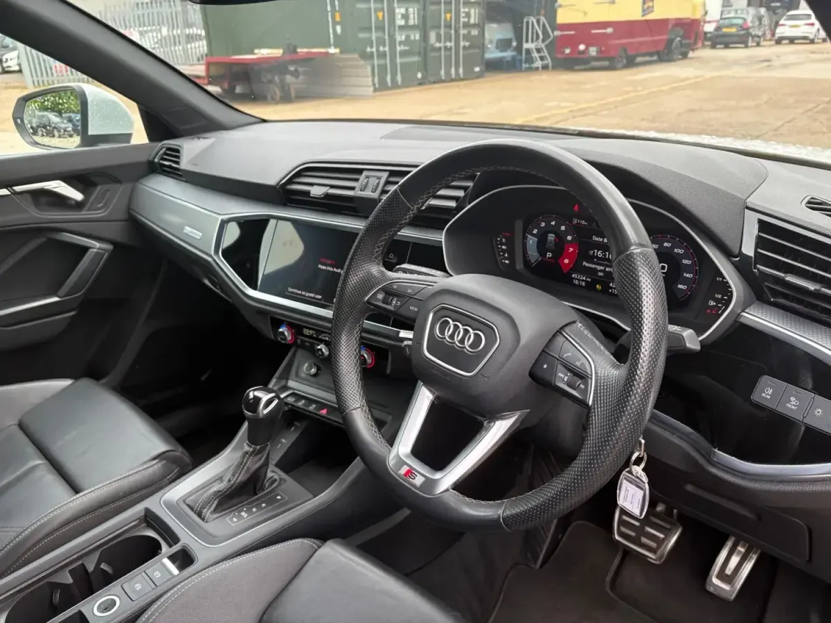 Usado Audi Q3 S-Line 150 HP (110 kW) 2024 Branco SUV