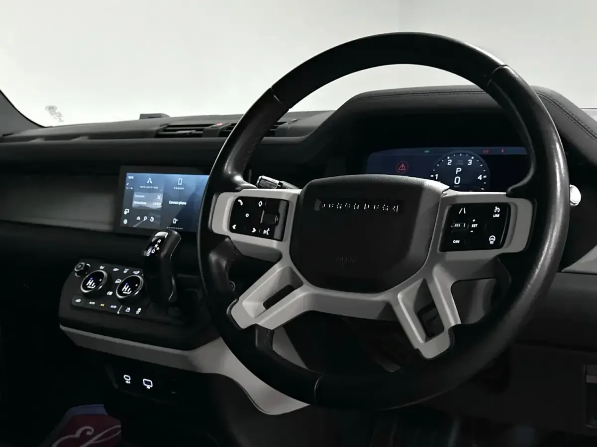 Begagnad Land Rover Defender 200 HK (147 kW) 2021 Grå SUV