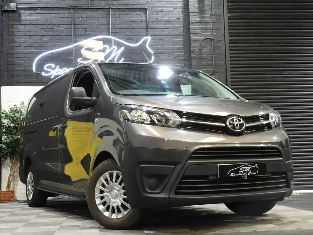 Used Toyota Proace 140 HP (102 kW) 2023 Grey MPV