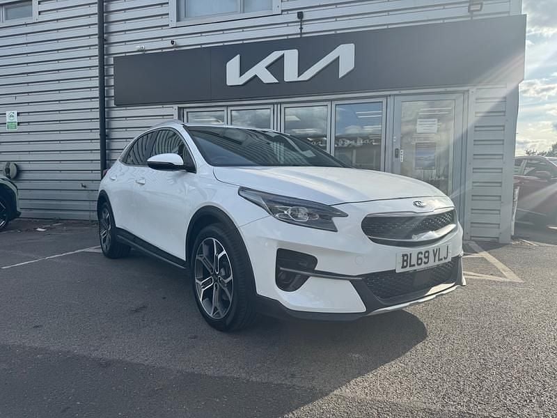 Fusion white Used 2020 Kia XCeed 3 SUV | £12,995 (Fair price) - Image 1/4