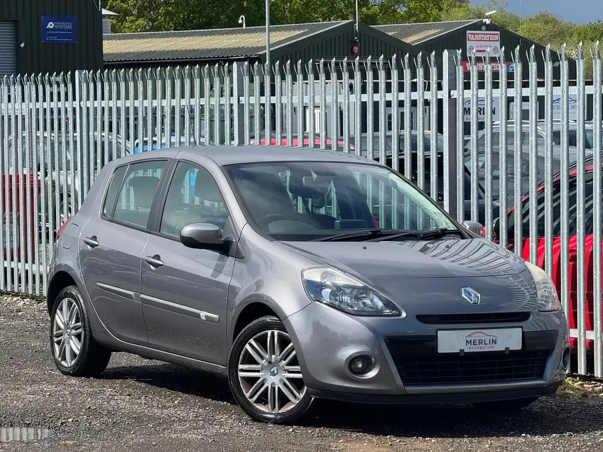 Used Renault Clio IV Dynamique 111 HP (81 kW) 2012 Grey Hatchback