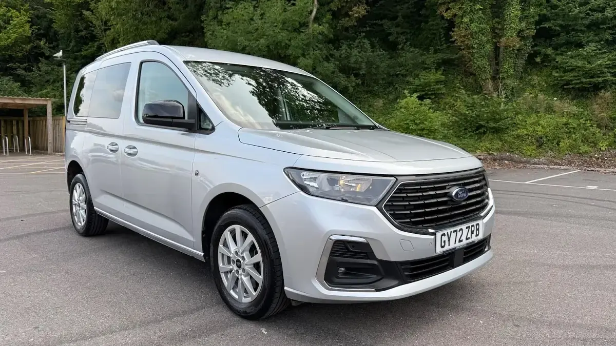 Used Ford Grand Tourneo Connect Titanium 122 HP (89 kW) 2022 Silver MPV