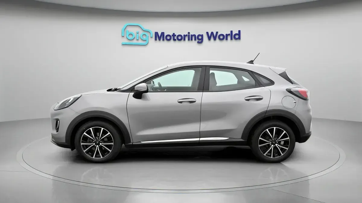 Usado Ford Puma Titanium 125 HP (91 kW) 2022 Prateado SUV