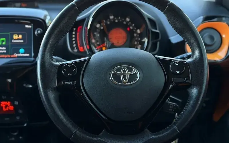 Used Toyota Aygo X-cite 72 HP (52 kW) 2019 Orange Hatchback