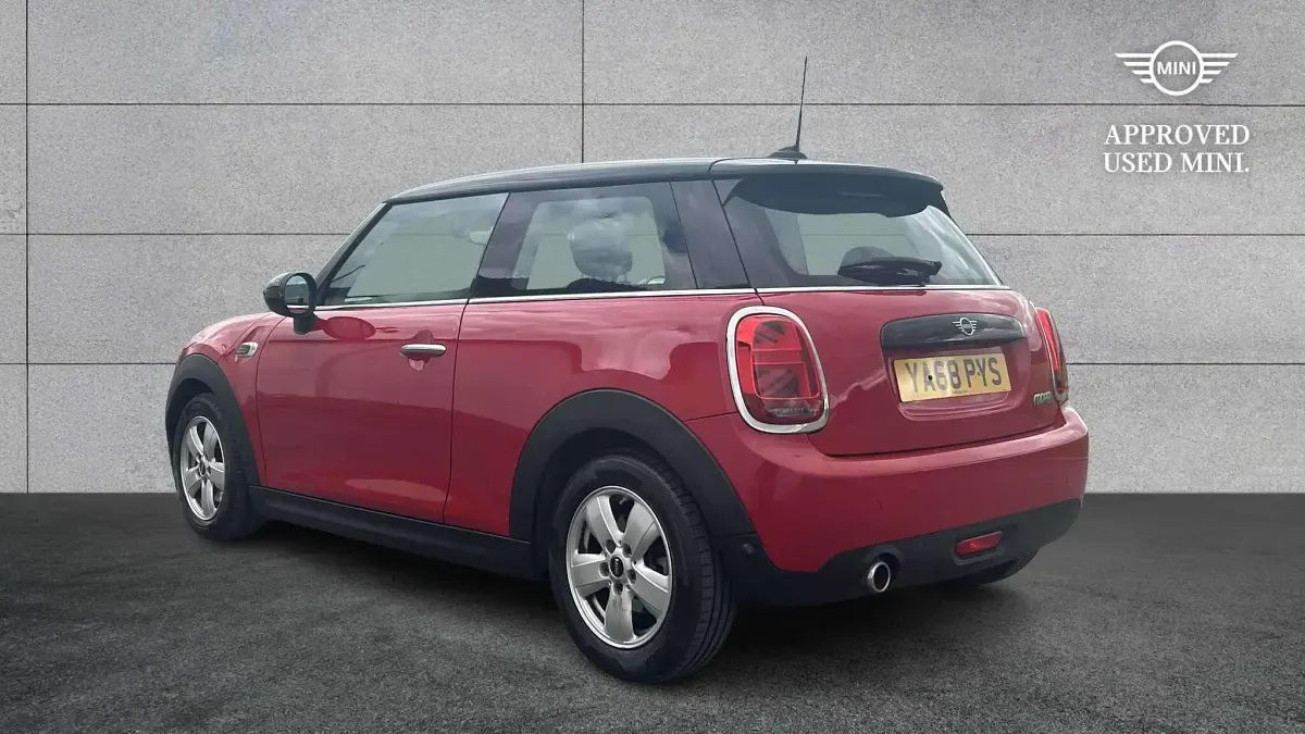 Used Mini Cooper Classic 134 HP (98 kW) 2018 Red Hatchback