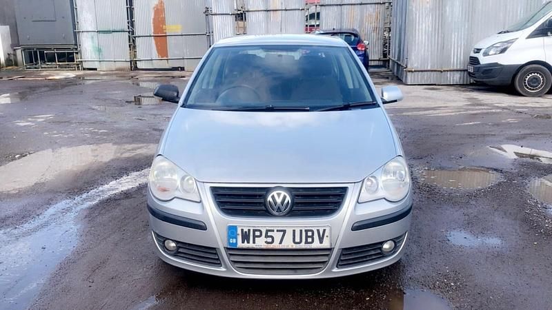 Begagnad VW Polo S 2007 Silver Halvkombi