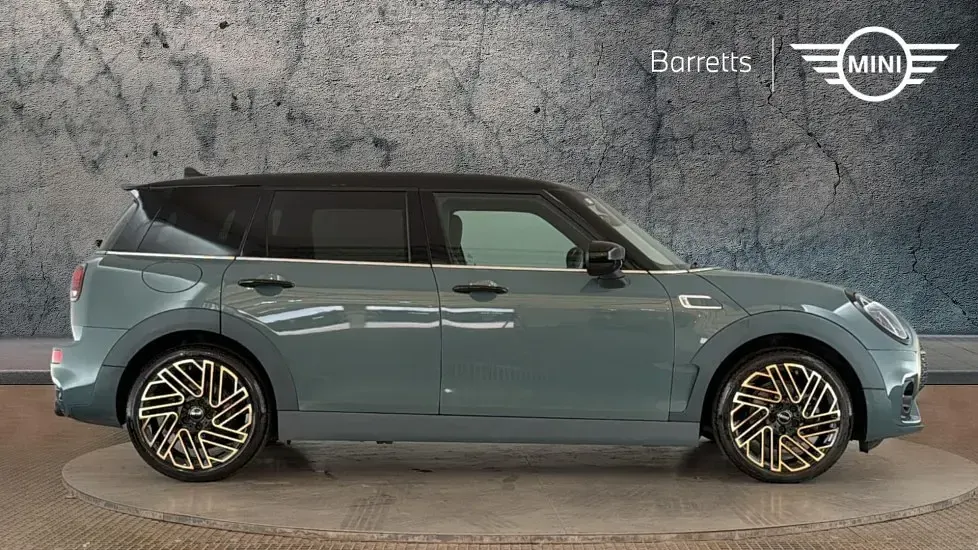 Used Mini Cooper S Clubman Untold Edition 176 HP (129 kW) 2022 Green Estate