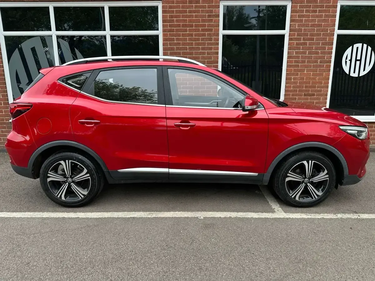 Używany MG ZS Excite 106 KM (77 kW) 2022 Czerwony SUV