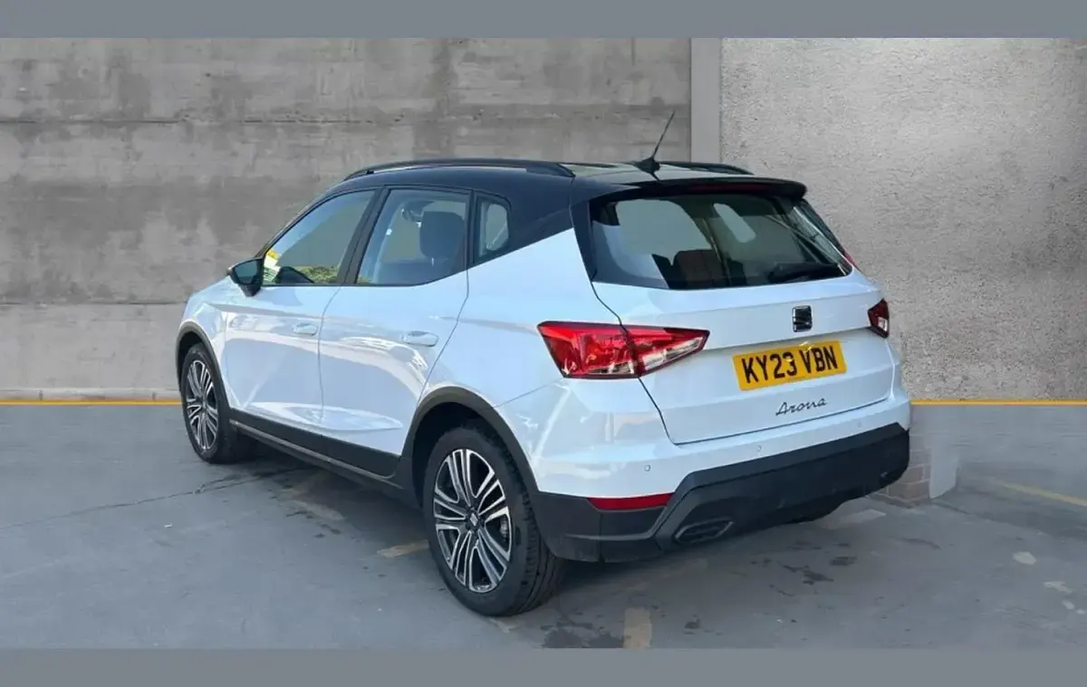 Used Seat Arona SE Technology 110 HP (80 kW) 2023 White SUV