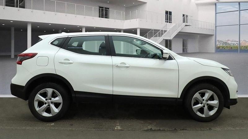 Used Nissan Qashqai Acenta Premium 160 HP (117 kW) 2019 White SUV