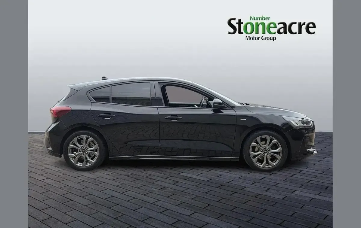 Used Ford Focus ST-Line 155 HP (114 kW) 2023 Black Hatchback