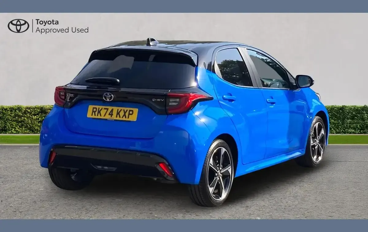 Used Toyota Yaris Edition 128 HP (94 kW) 2024 Blue Hatchback