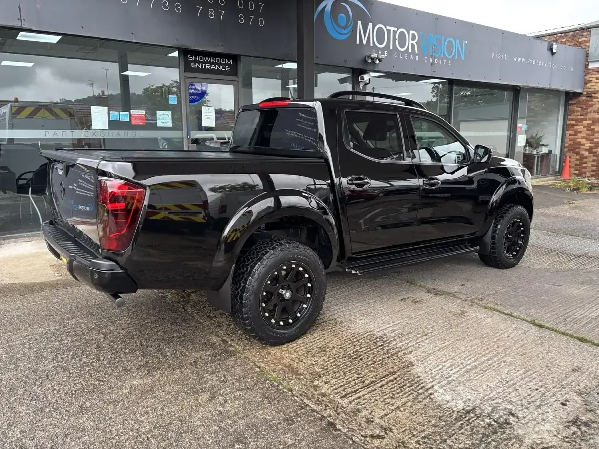 Used Nissan Navara Tekna 190 HP (139 kW) 2021 Black Pickup