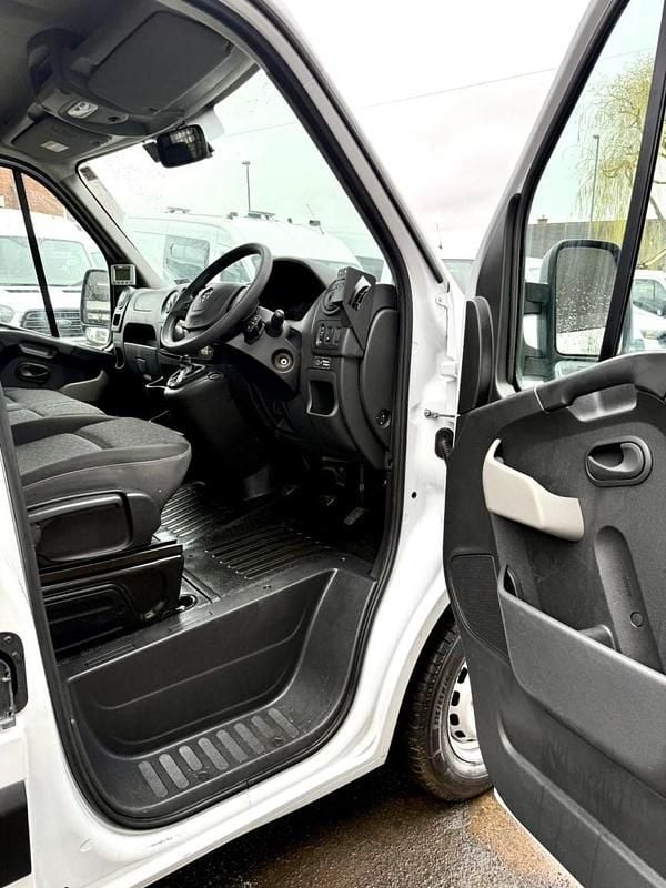 Used Vauxhall Movano 2018 White MPV