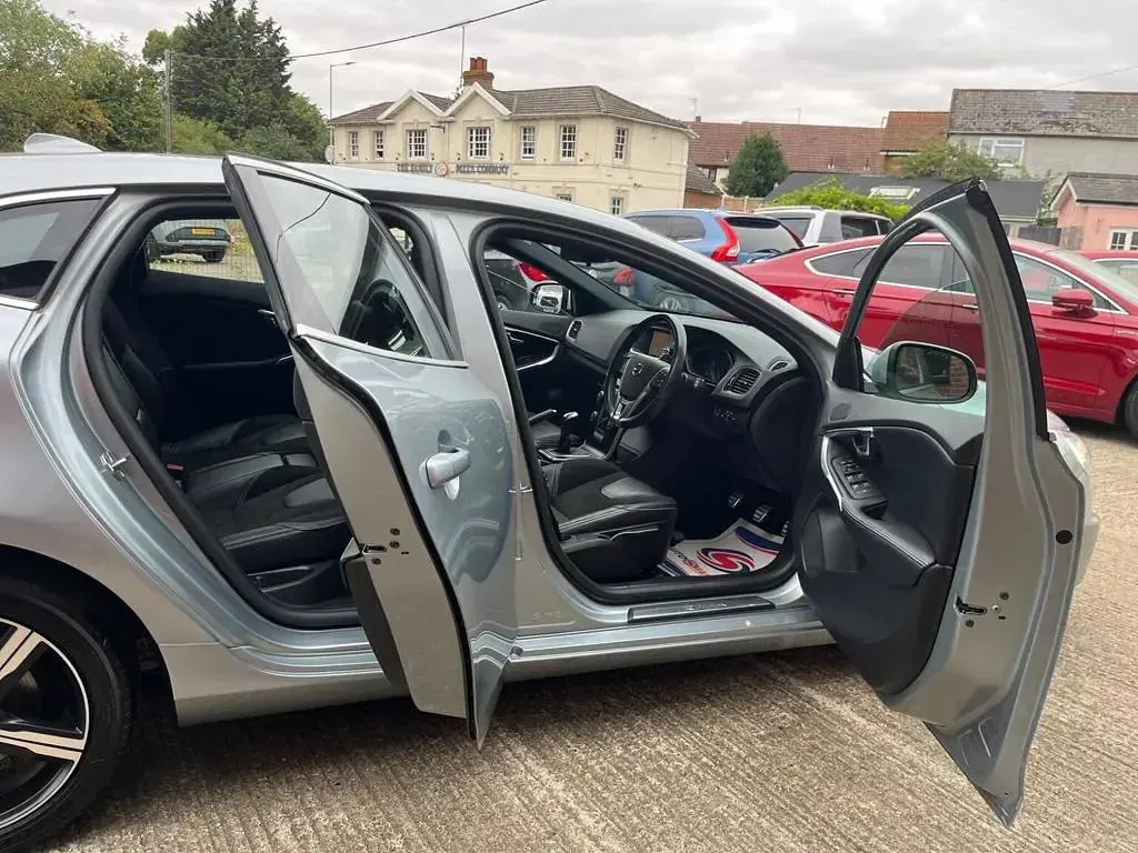 Used Volvo V40 R-Design 2018 Silver Hatchback