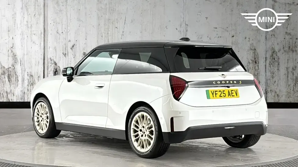 Used Mini Cooper SE Hatch 158 kW (215 HP) 2025 White Hatchback