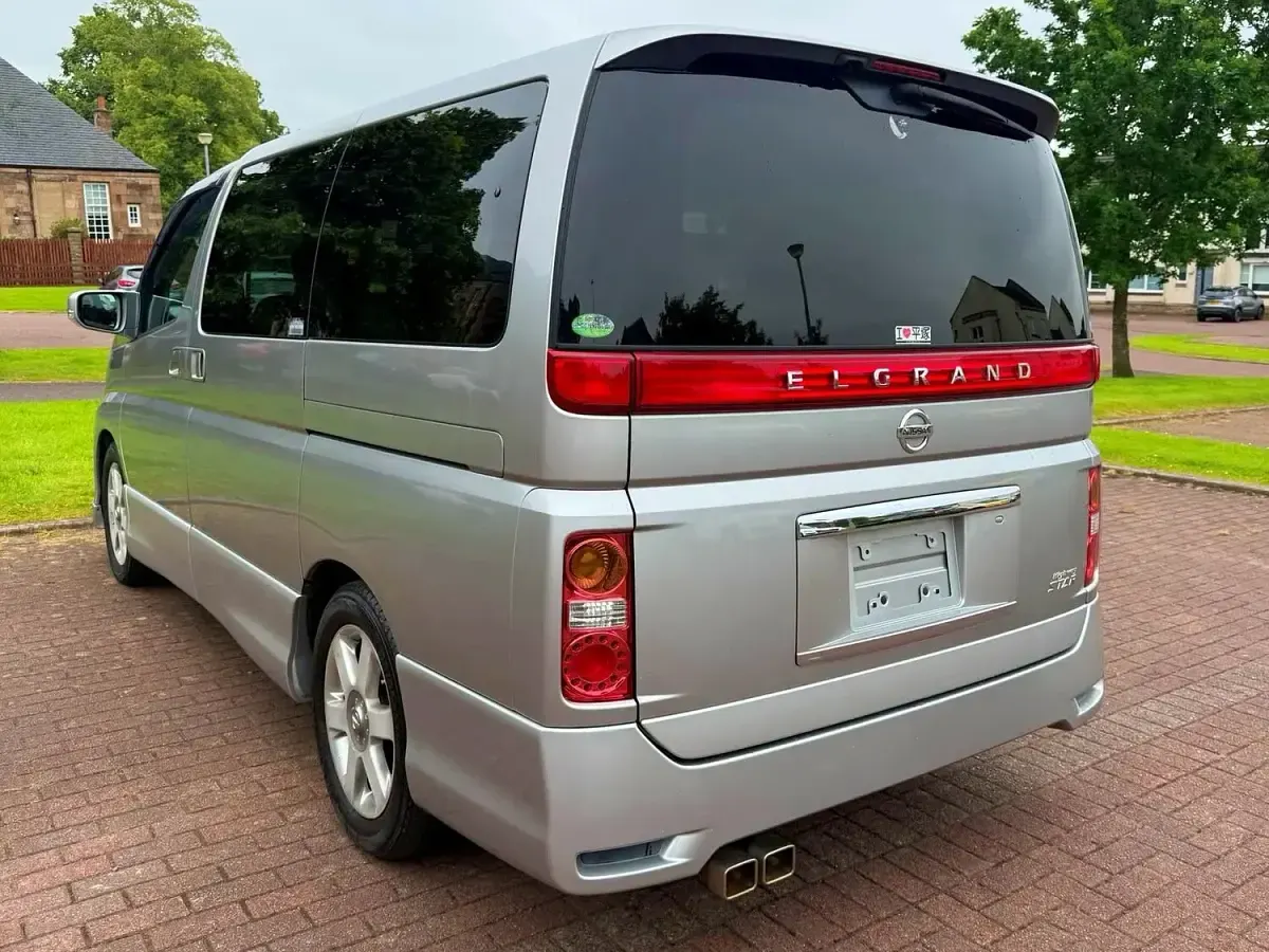 Used Nissan Elgrand 2007 Silver MPV