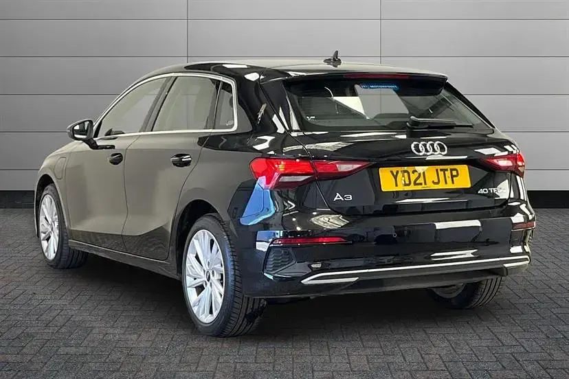Begagnad Audi A3 e-tron Sport 204 HK (150 kW) 2021 Svart Halvkombi