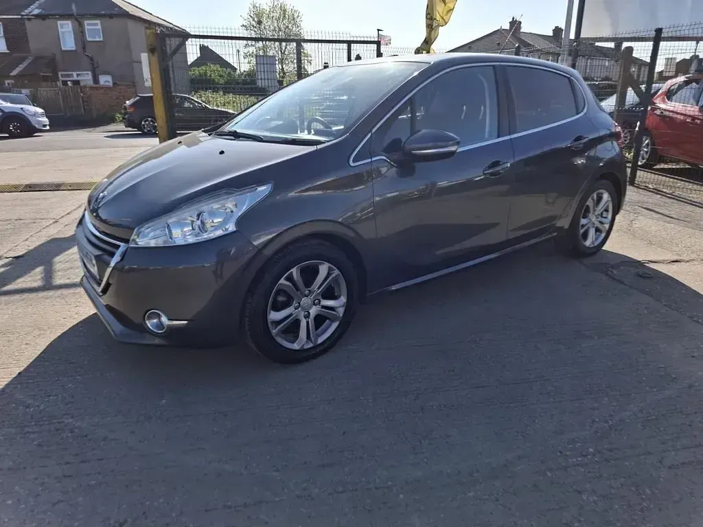 Used Peugeot 208 Allure 82 HP (60 kW) 2014 Grey Hatchback