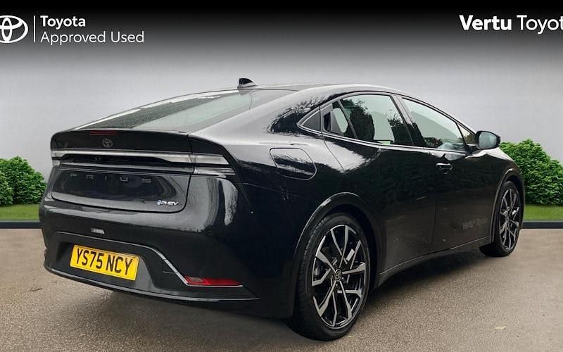 Used Toyota Prius 223 HP (164 kW) 2025 Black Hatchback
