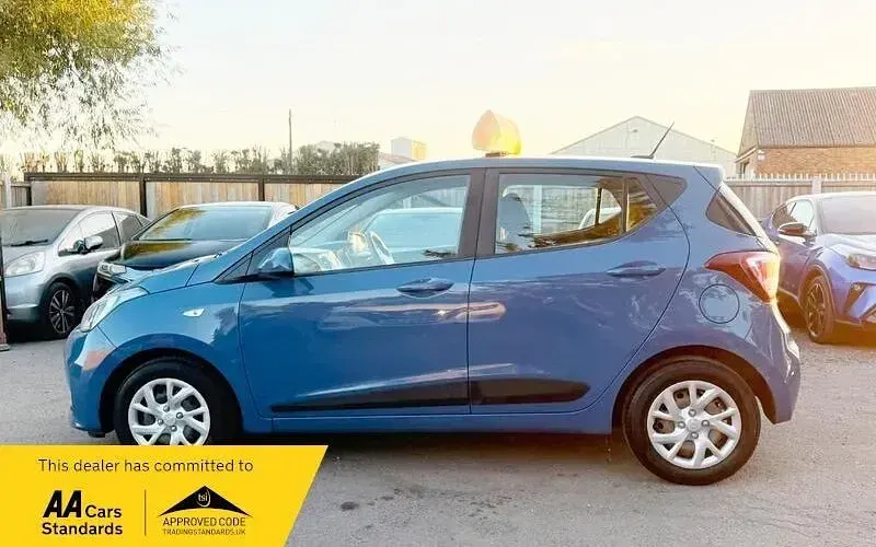Used Hyundai i10 SE 67 HP (49 kW) 2017 Blue Hatchback