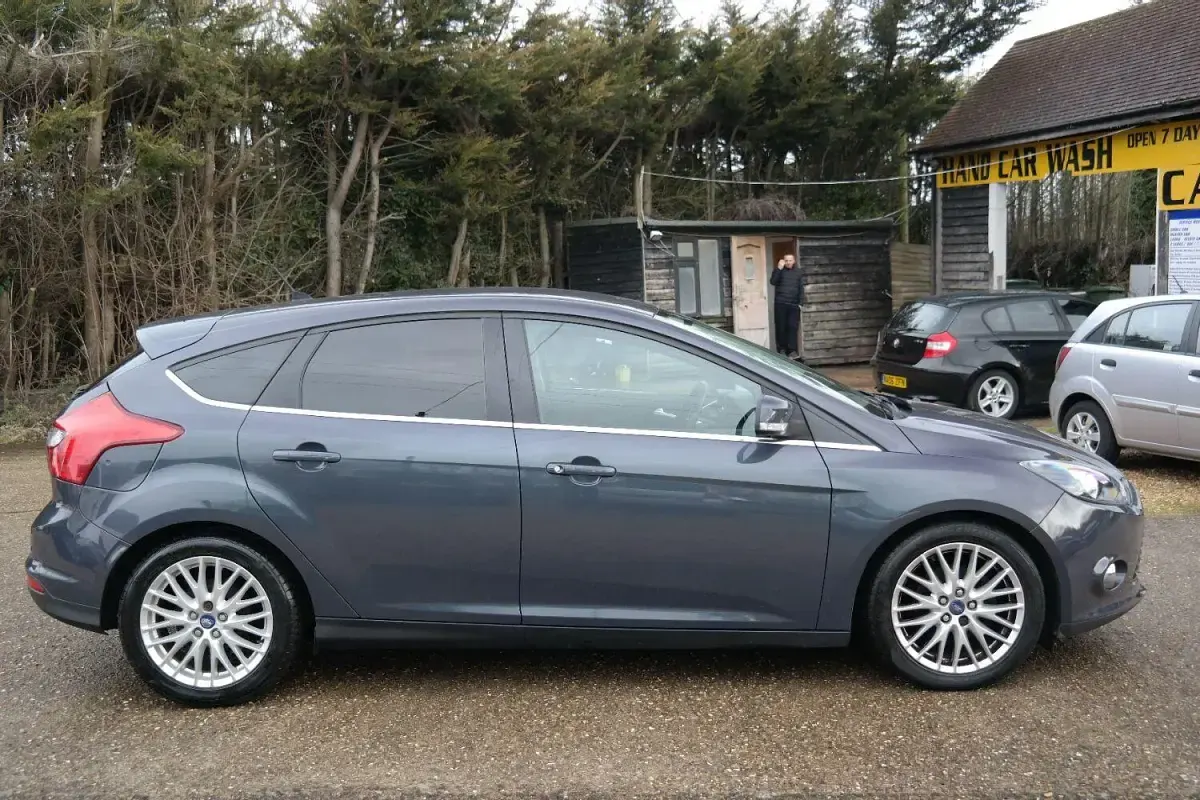 Used Ford Focus Zetec 115 HP (84 kW) 2012 Grey Hatchback