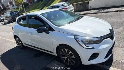 Used Renault Clio V Evolution 90 HP (66 kW) 2022 White Hatchback