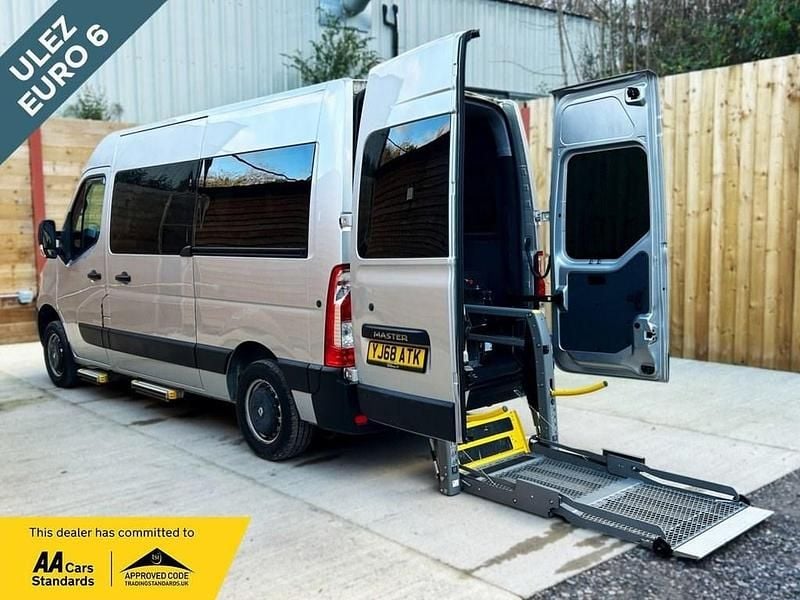 Grey Used 2018 Renault Master MPV | £21,702 (Expensive) - Image 1/3