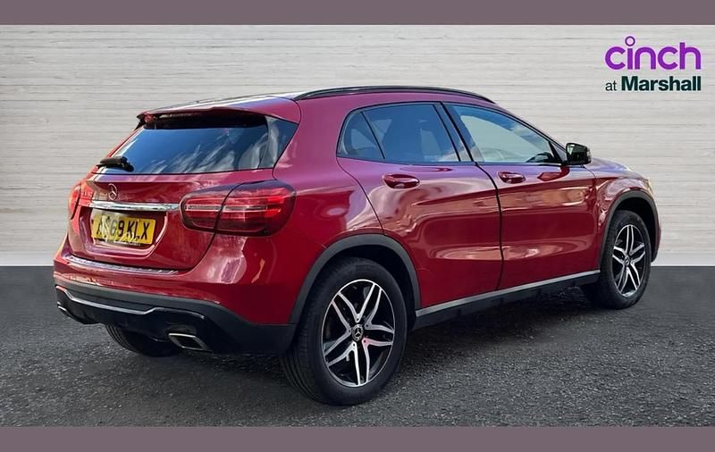 Used Mercedes GLA180 Urban 120 HP (88 kW) 2020 Red SUV