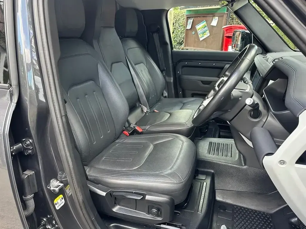 Used Land Rover Defender S 250 HP (183 kW) 2021 Grey SUV