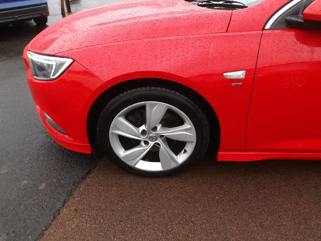 Used Vauxhall Insignia SRi 170 HP (125 kW) 2017 Red Estate