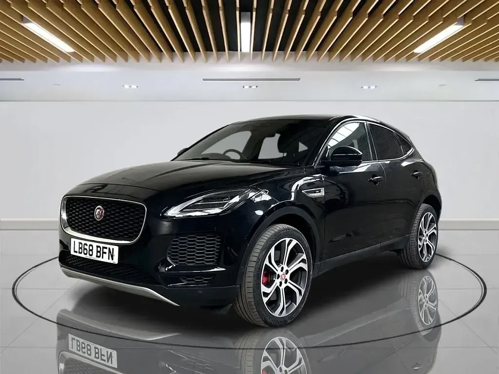 Używany Jaguar E-Pace SE 180 KM (132 kW) 2019 Czarny SUV