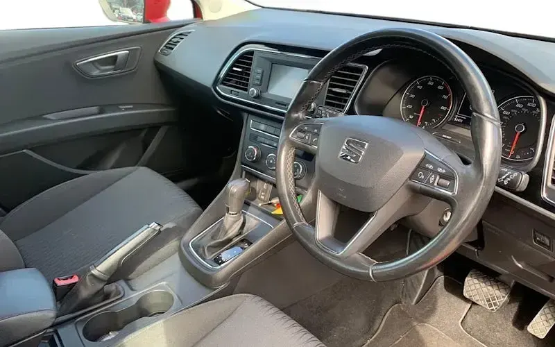 Used Seat Leon SE 110 HP (80 kW) 2015 Red Estate
