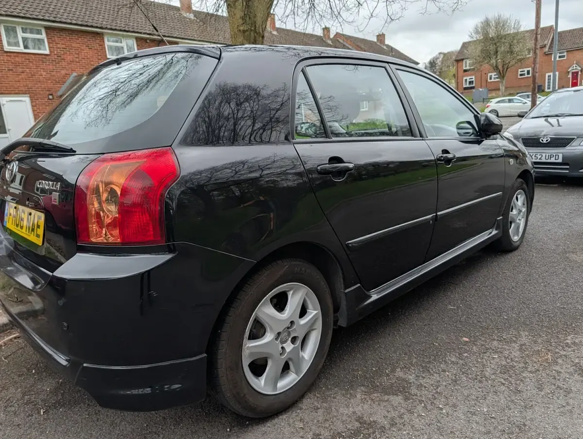 Used Toyota Corolla 110 HP (80 kW) 2006 Black Hatchback