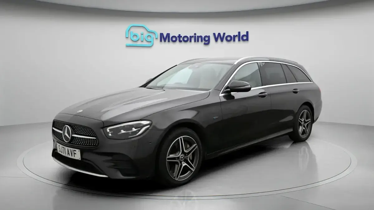 Used Mercedes E300 AMG line 302 HP (222 kW) 2021