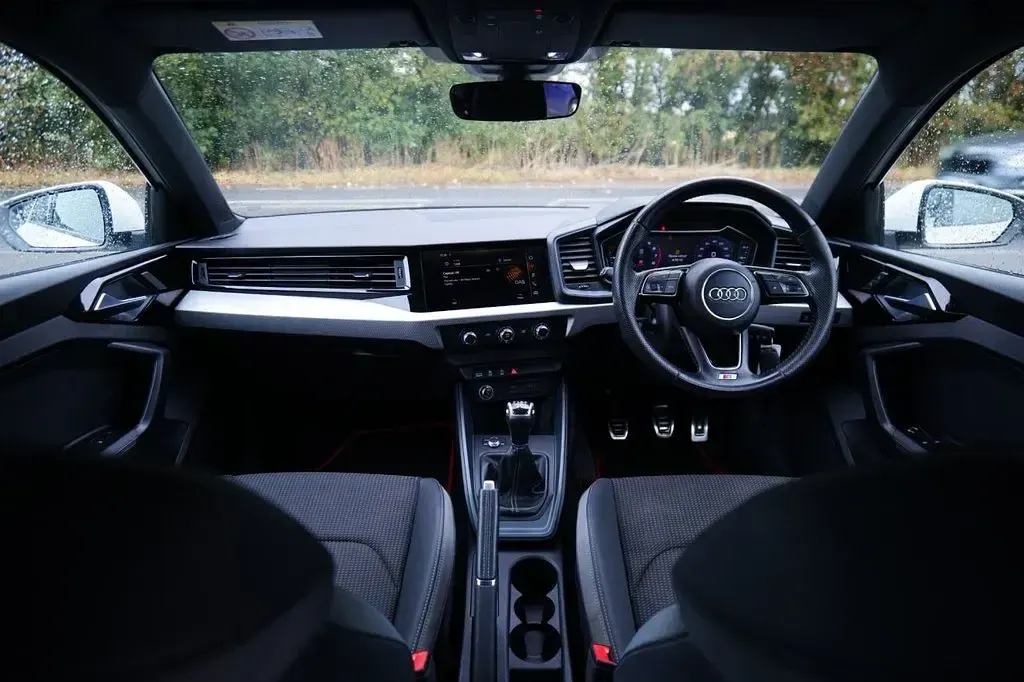 Used Audi A1 Sportback S-Line 116 HP (85 kW) 2019 White Hatchback