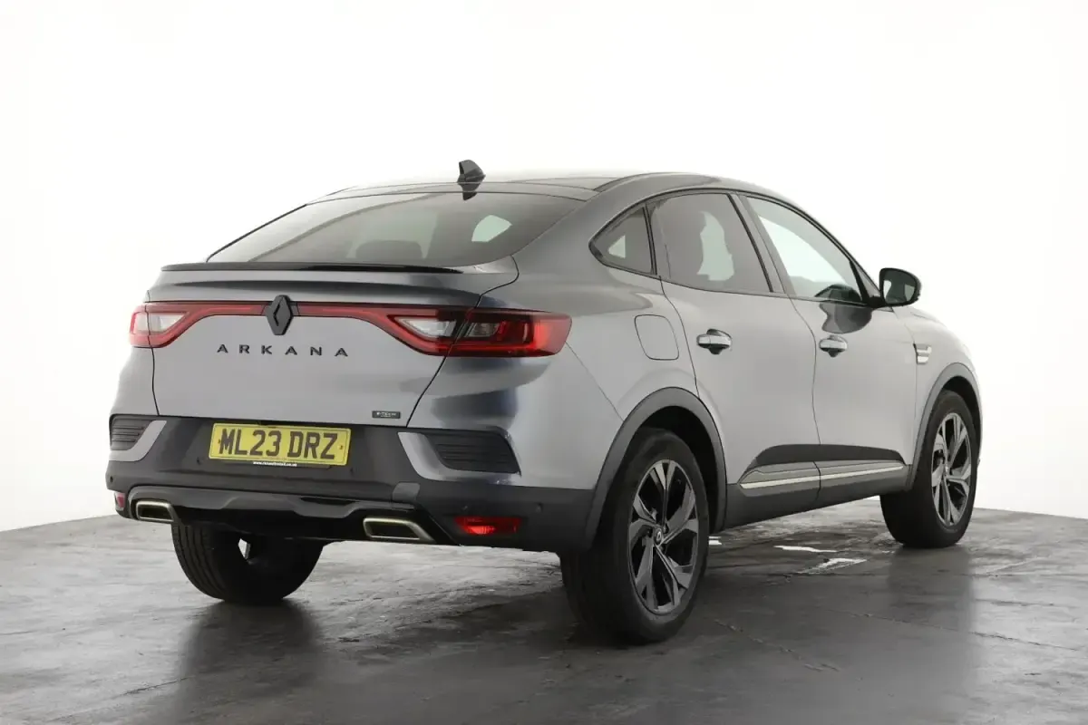 Begagnad Renault Arkana Engineered 142 HK (104 kW) 2023 Grå SUV