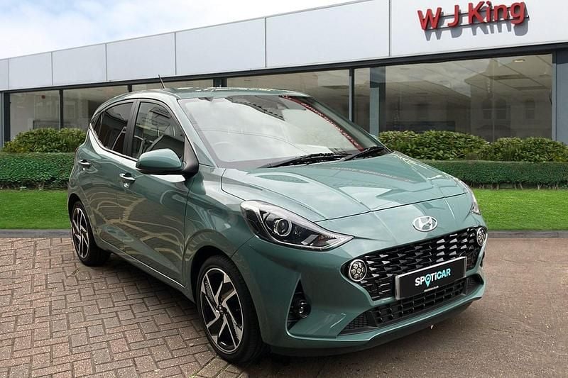 Green Used 2022 Hyundai i10 Premium Hatchback | £12,835 (A bit pricey) - Image 1/3