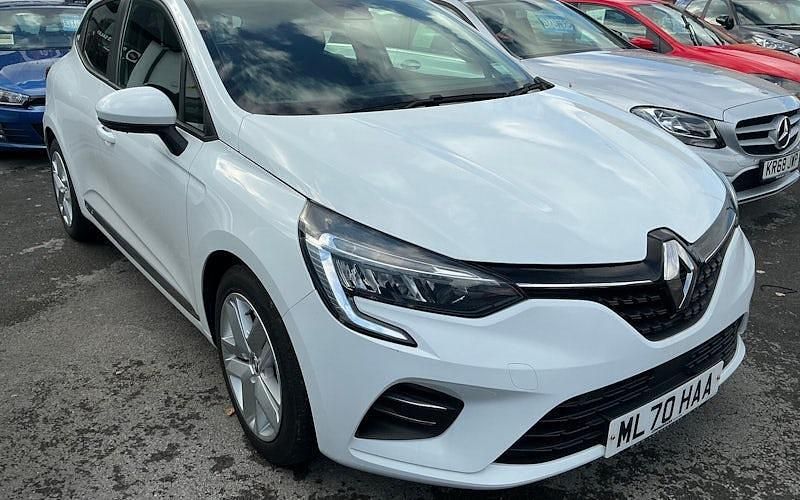 White Used 2020 Renault Clio V Play Hatchback | £10,999 (A bit pricey) - Image 1/4
