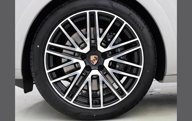 Used Porsche Cayenne GTS 493 HP (362 kW) 2025 Grey SUV