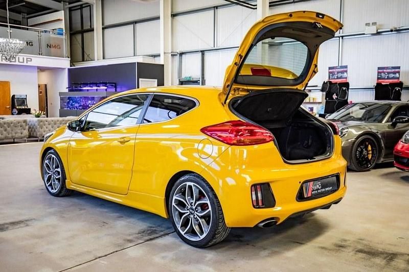 Used Kia ProCeed 201 HP (147 kW) 2015 Yellow Hatchback