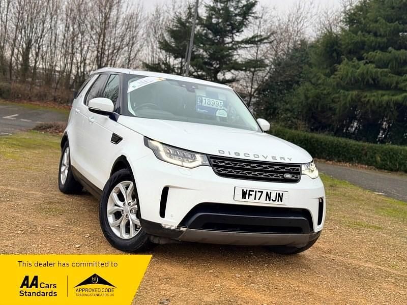 White Used 2017 Land Rover Discovery 5 SE SUV | £17,995 (Expensive) - Image 1/4