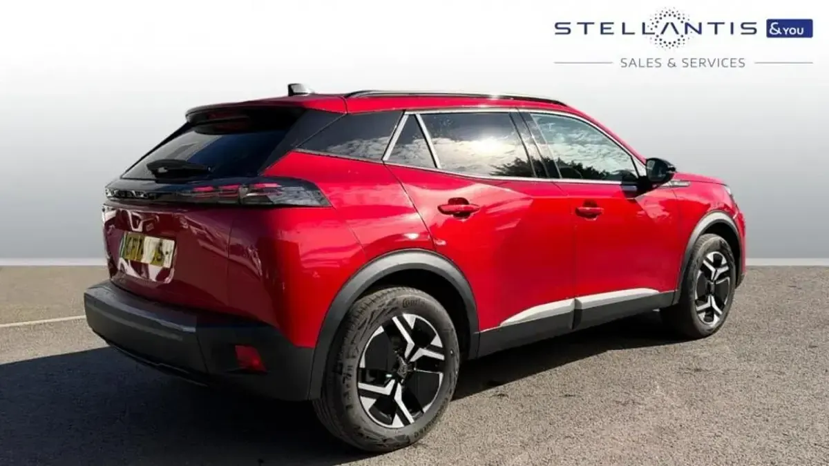 Second-hand Peugeot e-2008 Allure 98 kW (134 CP) 2024 Roșu SUV