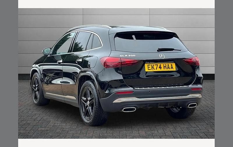 Begagnad Mercedes GLA200 Executive 161 HK (118 kW) 2024 Svart SUV