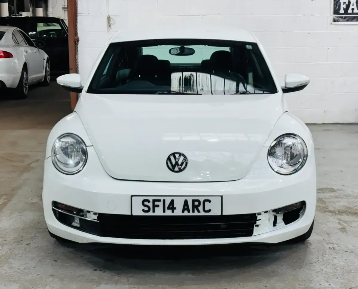 Usado VW Beetle 105 HP (77 kW) 2014 Branco Citadino