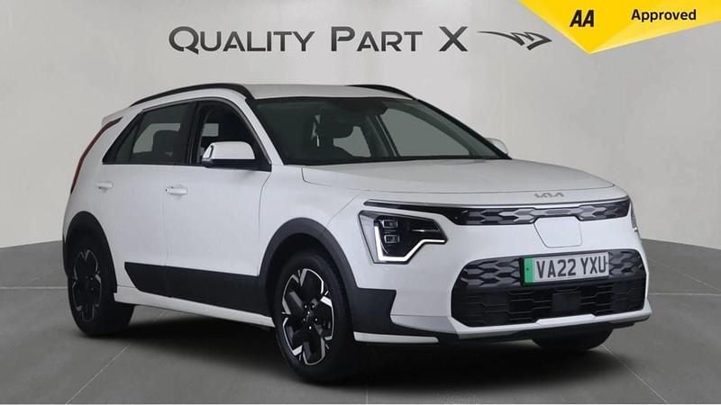 White Used 2022 Kia e-Niro SUV | £14,644 (Super price) - Image 1/3