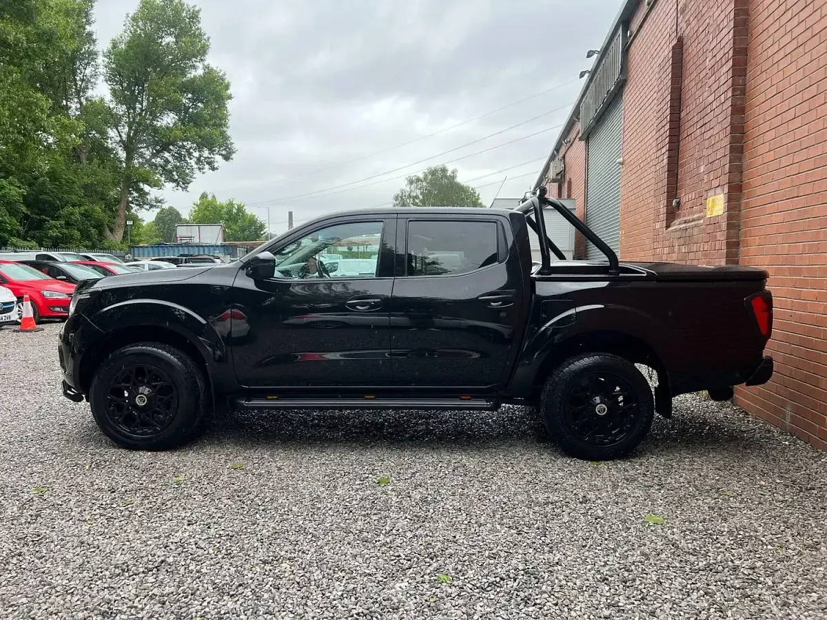 Used Nissan Navara N-Connecta 2018 Black Pickup