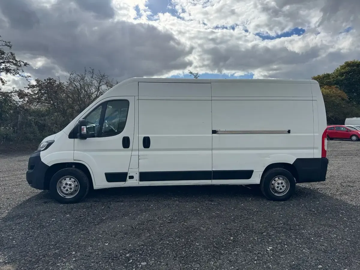 Used Peugeot Boxer 140 HP (102 kW) 2019 White Van