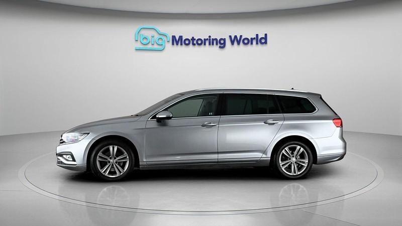 Used VW Passat SEL 188 HP (138 kW) 2020 Silver Estate