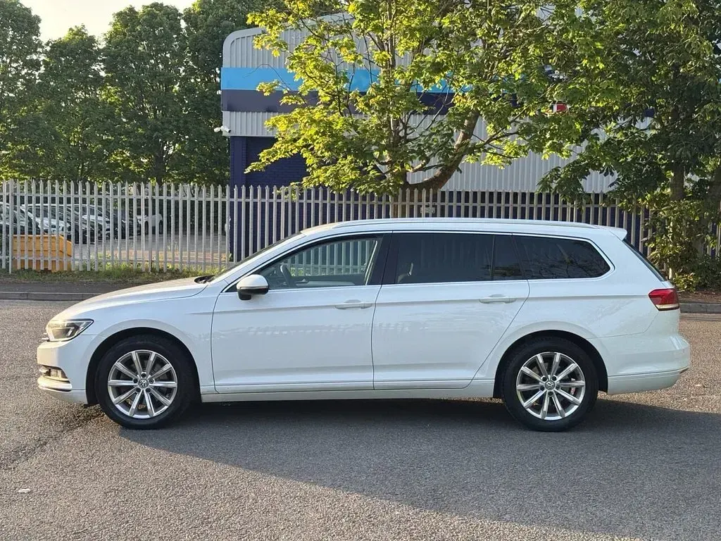 Used VW Passat SE 120 HP (88 kW) 2015 White Estate